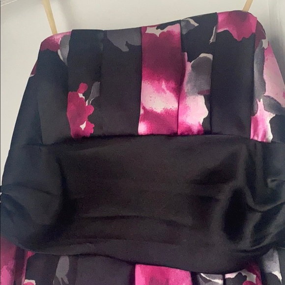 LIKE NEW - Juniors floral mini dress - Picture 4 of 8